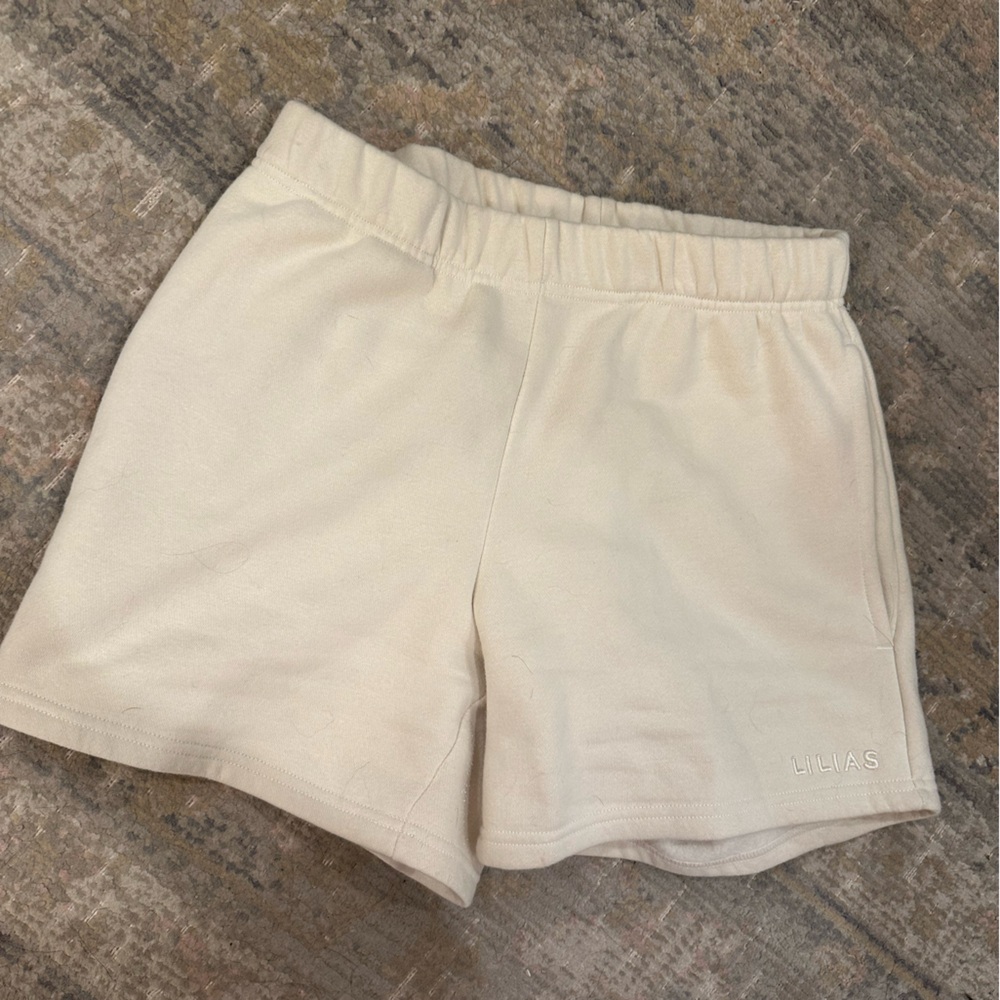 Lilias Active Cream Athletic Shorts With Elastic Waistband
